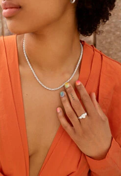 San Saru COLLAR RASSEE