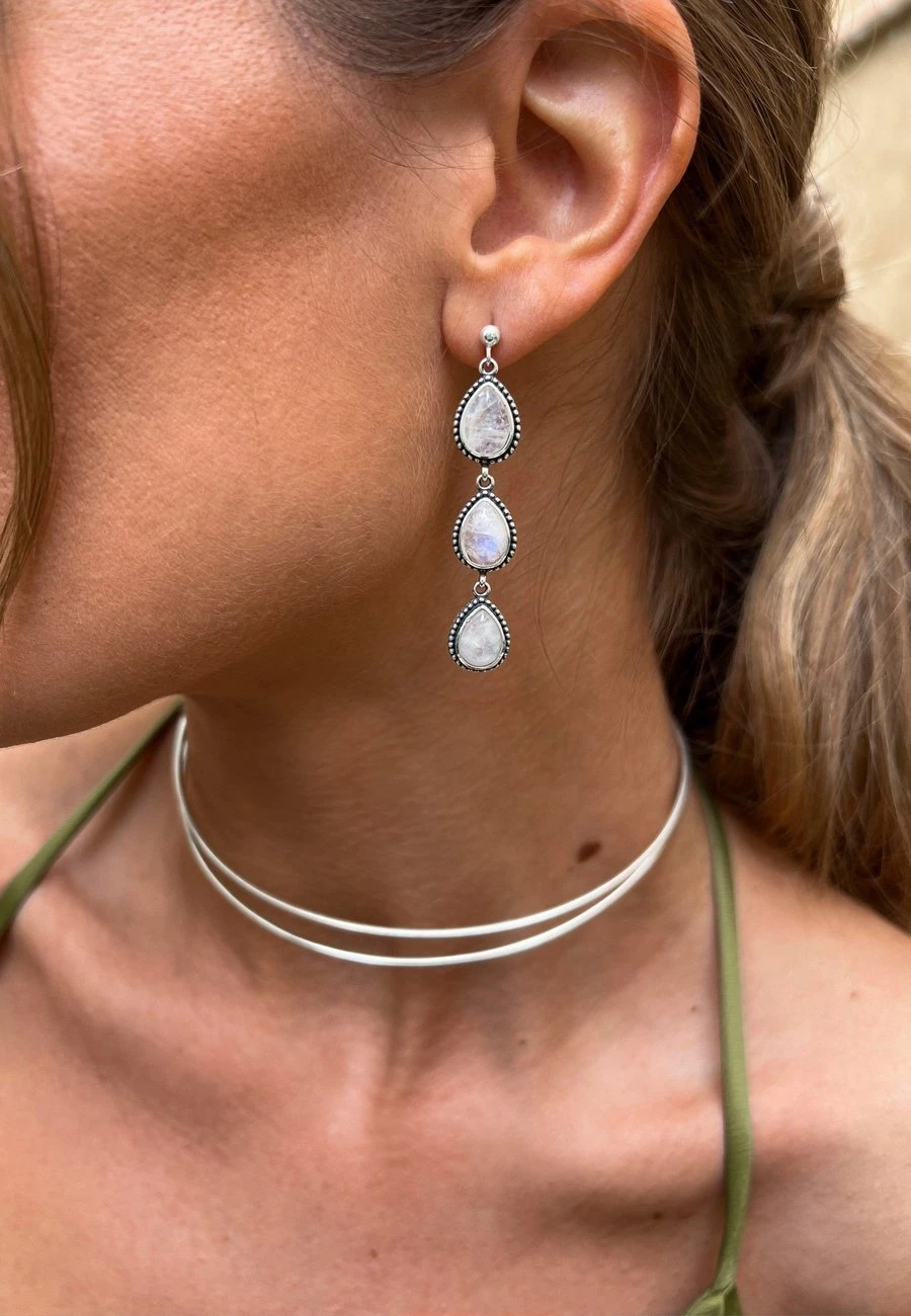 San Saru PENDIENTES BALAKRISHNA